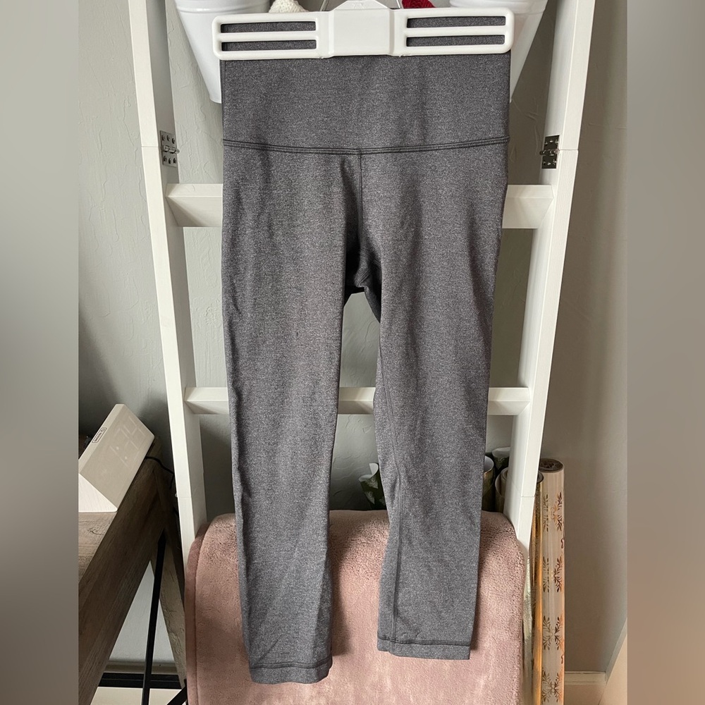 Lululemon Wunder Under Crop (High Rise) *Luxtreme 21” - Size 4